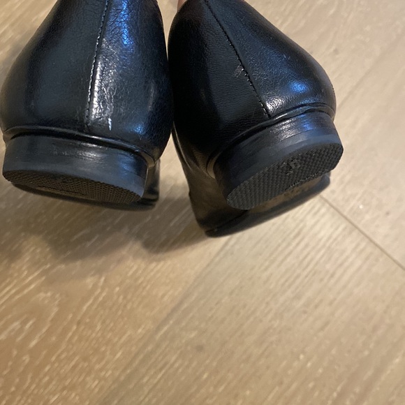 Gucci Black Leather Flats with Gold Accents - Picture 3 of 5